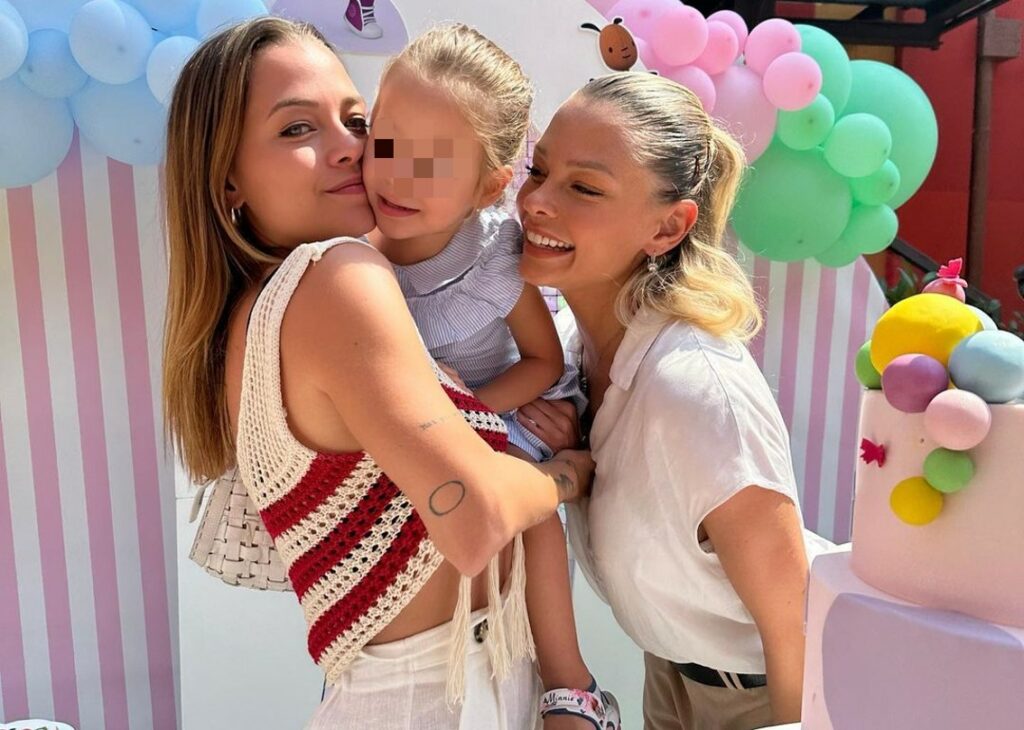 Le Donatella fanno una grande festa a tema per il compleanno di Nicole, la figlia di Silvia Provvedi: foto