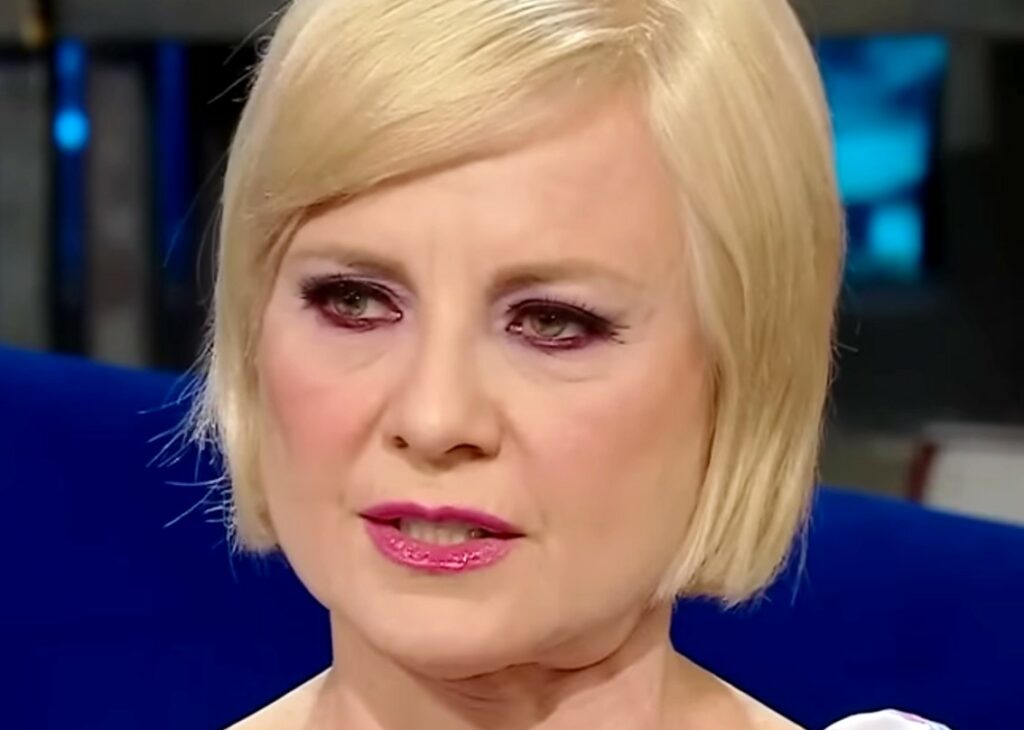 ''Mia madre morta quando avevo un anno, mio padre quando ne avevo 14'': Antonella Elia racconta la sua tragedia familiare