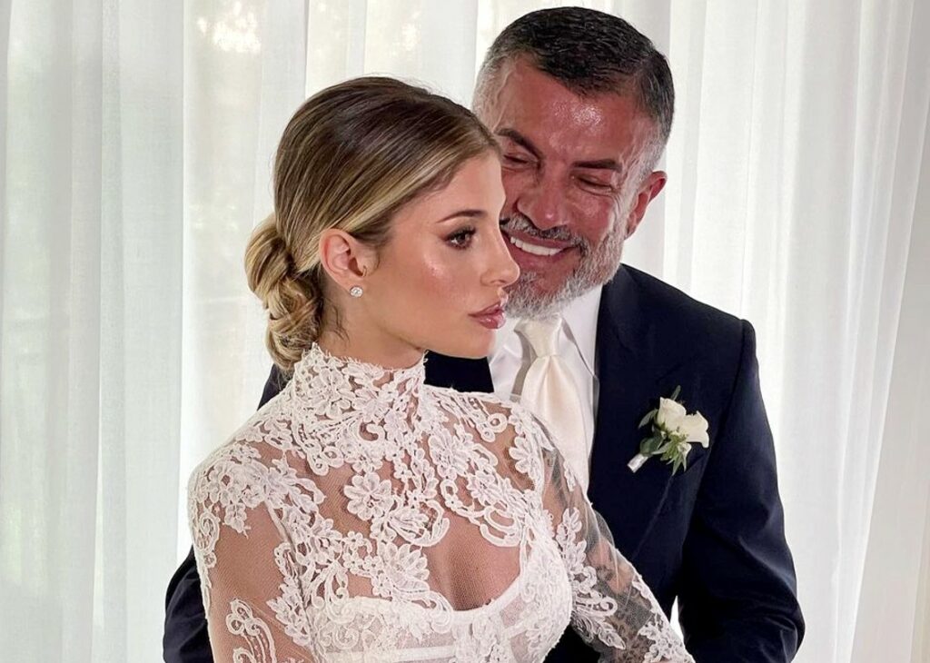 ''Ho visto la Madonna per la prima volta'': Chiara Nasti sposa, la dedica del padre fa discutere ''Ho visto la Madonna per la prima volta'': Chiara Nasti sposa, la dedica del padre fa discutere