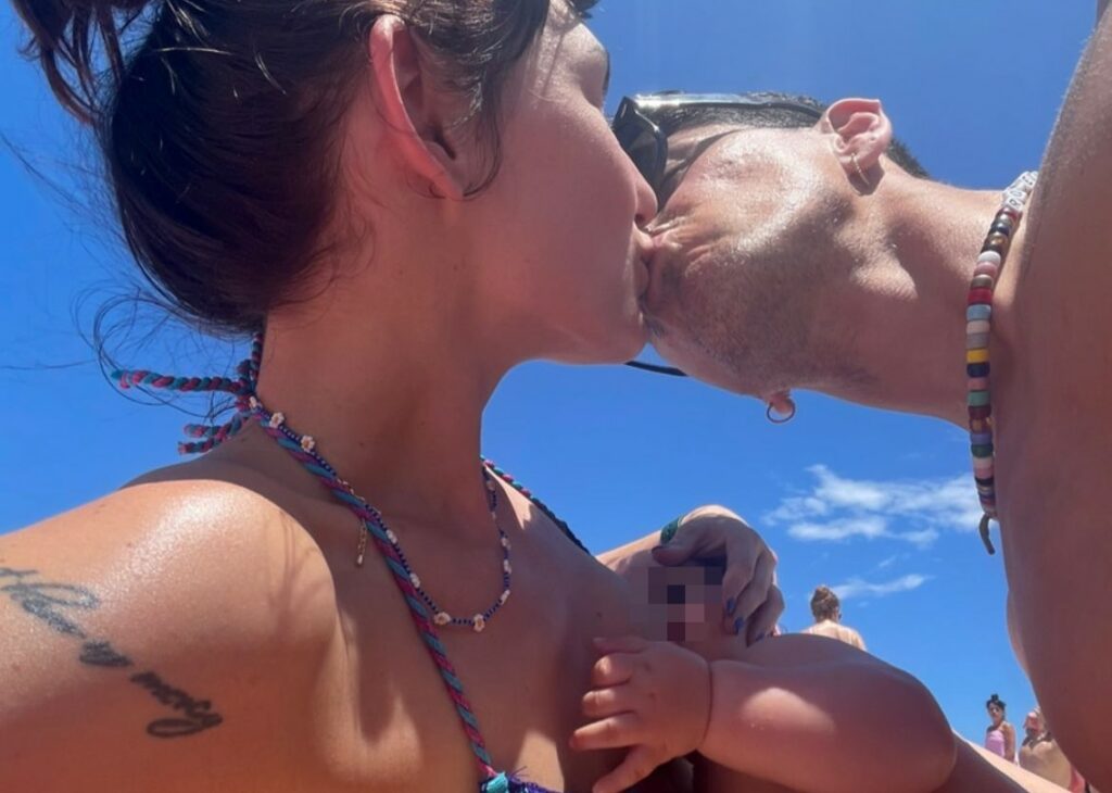 Notano nelle sue foto social che ha i seni asimmetrici, la ballerina di 'Amici' Giulia Pauselli spiega perché Notano nelle sue foto social che ha i seni asimmetrici, la ballerina di 'Amici' Giulia Pauselli spiega perché