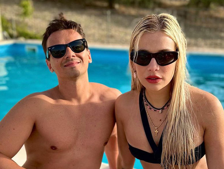 ''E' un figo'': Clizia Incorvaia presenta il fratello Mattia ai suoi follower, foto ''E' un figo'': Clizia Incorvaia presenta il fratello Mattia ai suoi follower, foto