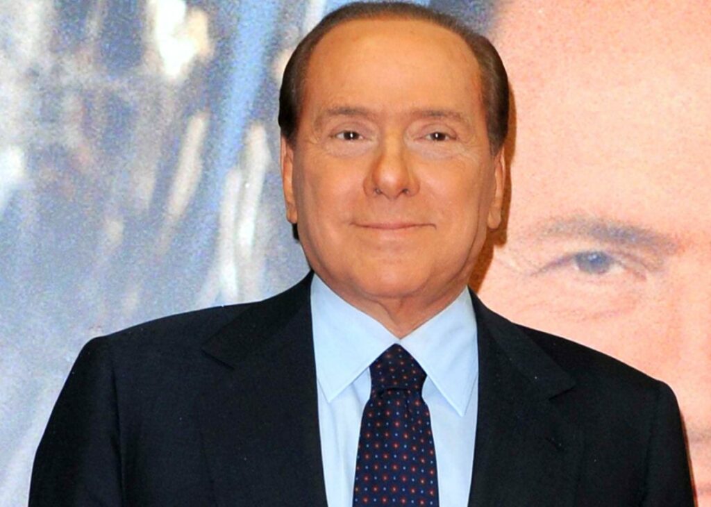 Testamento Berlusconi, le cifre: 100 milioni al fratello, 100 alla 'quasi moglie' Marta Fascina, ma anche 30 a… Testamento Berlusconi, le cifre: 100 milioni al fratello, 100 alla 'quasi moglie' Marta Fascina, ma anche 30 a…