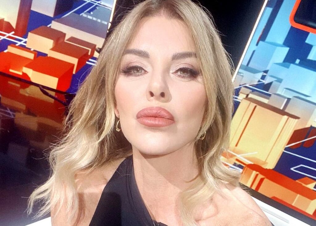 ''Ho investito in case e guadagnato molto bene, ma sulle borse…'': Alba Parietti svela le sue abilità finanziarie ''Ho investito in case e guadagnato molto bene, ma sulle borse…'': Alba Parietti svela le sue abilità finanziarie