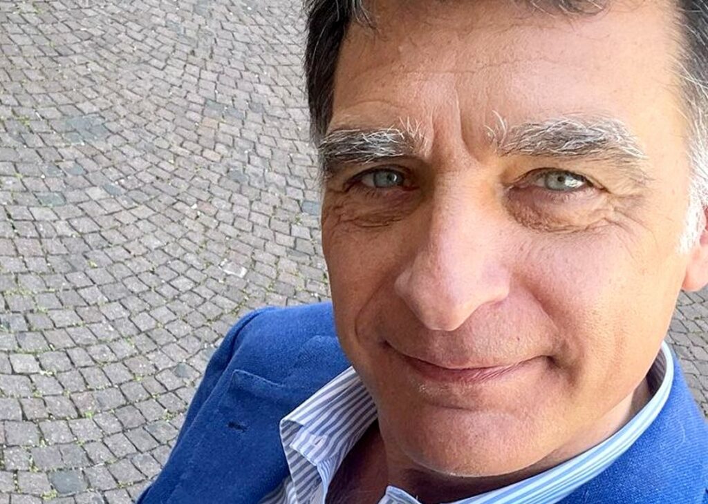 ''Risposi che io ero il frigorifero'': Tiberio Timperi spiega perché Raffaella Carrà si allontanò da lui ''Risposi che io ero il frigorifero'': Tiberio Timperi spiega perché Raffaella Carrà si allontanò da lui