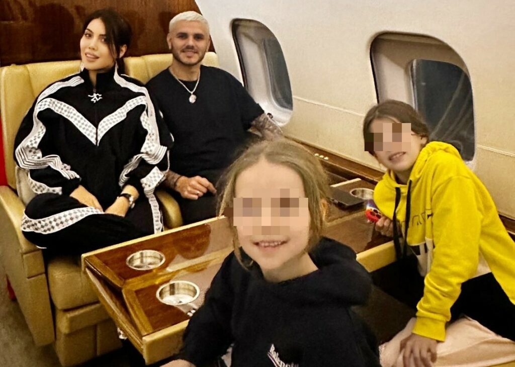 Wanda Nara e Mauro Icardi tornano in Europa dall'Argentina col costosissimo jet privato extra lusso
