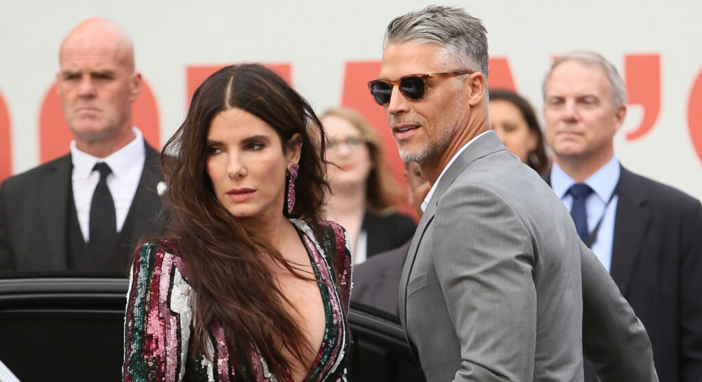 Dramma per Sandra Bullock, morto a soli 57 anni il compagno Bryan: annuncio e causa decesso Dramma per Sandra Bullock, morto a soli 57 anni il compagno Bryan: annuncio e causa decesso
