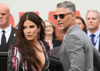 Dramma per Sandra Bullock, morto a soli 57 anni il compagno Bryan: annuncio e causa decesso