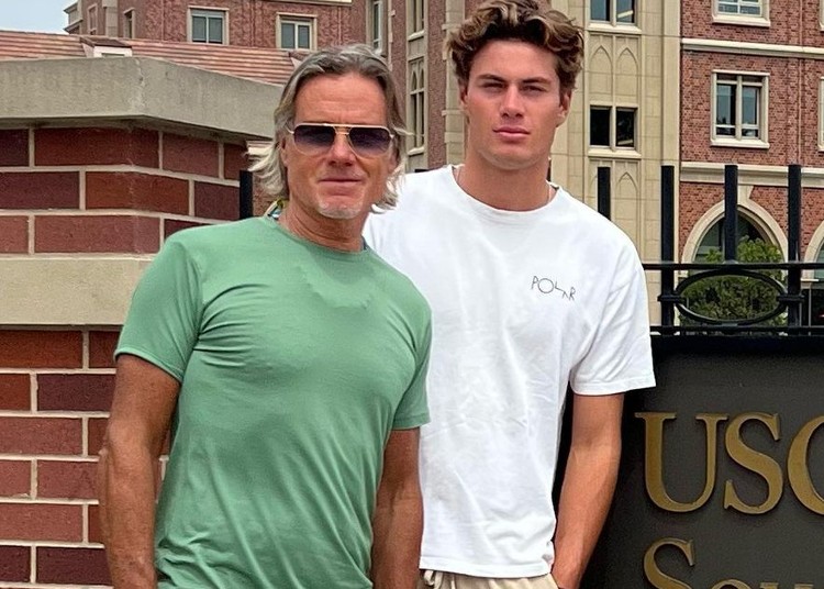 Il bellissimo figlio di Jimmy Ghione inizia l'università in California Il bellissimo figlio di Jimmy Ghione inizia l'università in California