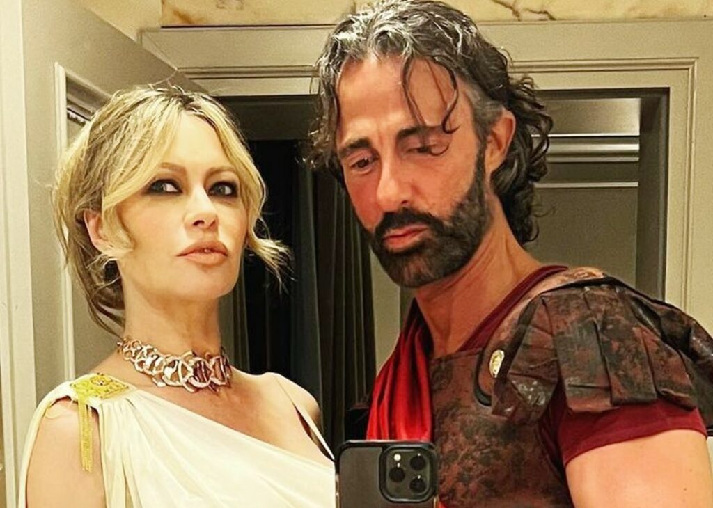 Anna Falchi torna single, è finita con Walter Rondinò dopo un anno e mezzo: le sue parole Anna Falchi torna single, è finita con Walter Rondinò dopo un anno e mezzo: le sue parole