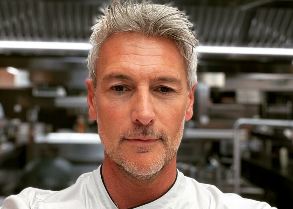 ''Prima di lei le mie storie duravano solo 2 anni'': Roberto Farnesi spiega perché la compagna Lucya è la donna perfetta per lui ''Prima di lei le mie storie duravano solo 2 anni'': Roberto Farnesi spiega perché la compagna Lucya è la donna perfetta per lui