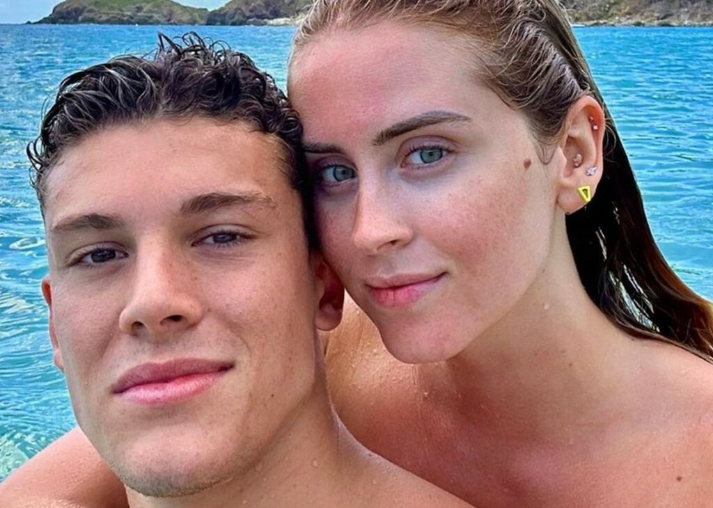 ''Ti meriti di sentirti così sorellina'': Chiara Ferragni commenta le prime foto della sorella Valentina col nuovo giovanissimo fidanzato ''Ti meriti di sentirti così sorellina'': Chiara Ferragni commenta le prime foto della sorella Valentina col nuovo giovanissimo fidanzato