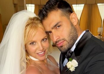 Britney Spears divorzia da Sam Asghari dopo soli 14 mesi di matrimonio: il gossip impazza a Hollywood