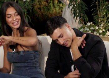 Temptation Island: dopo il crack con Perla, Mirko Brunetti felice con la tentatrice Greta, le prime immagini della nuova coppia
