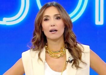 ''Ancora non amo la squadra'': Caterina Balivo debutta su Rai1 col nuovo programma e pronuncia subito una frase che fa discutere