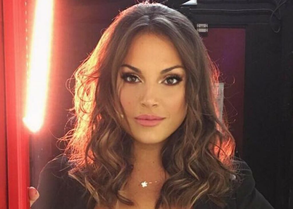 ''Da mio padre Cristiano nessuna parola di conforto'': Francesca De André parla del genitore dopo la delicata operazione chirurgica ''Da mio padre Cristiano nessuna parola di conforto'': Francesca De André parla del genitore dopo la delicata operazione chirurgica