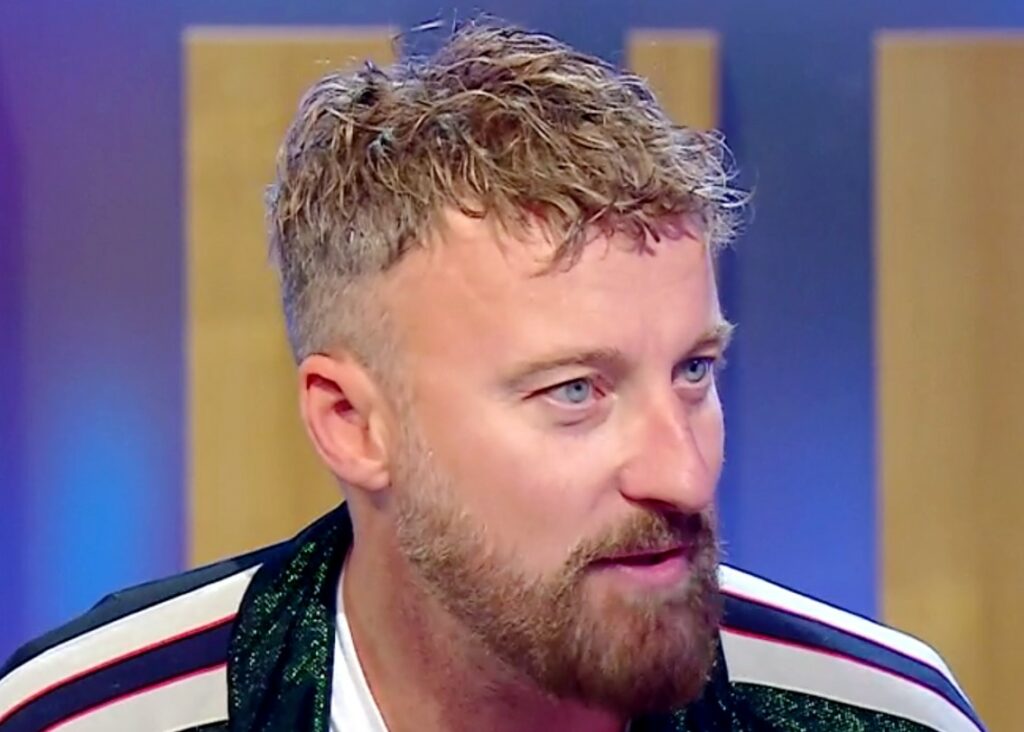 Francesco Facchinetti bullizzato per il trattamento estetico: ''Le donne possono rifarsi il seno, gli uomini invece…'' Francesco Facchinetti bullizzato per il trattamento estetico: ''Le donne possono rifarsi il seno, gli uomini invece…''