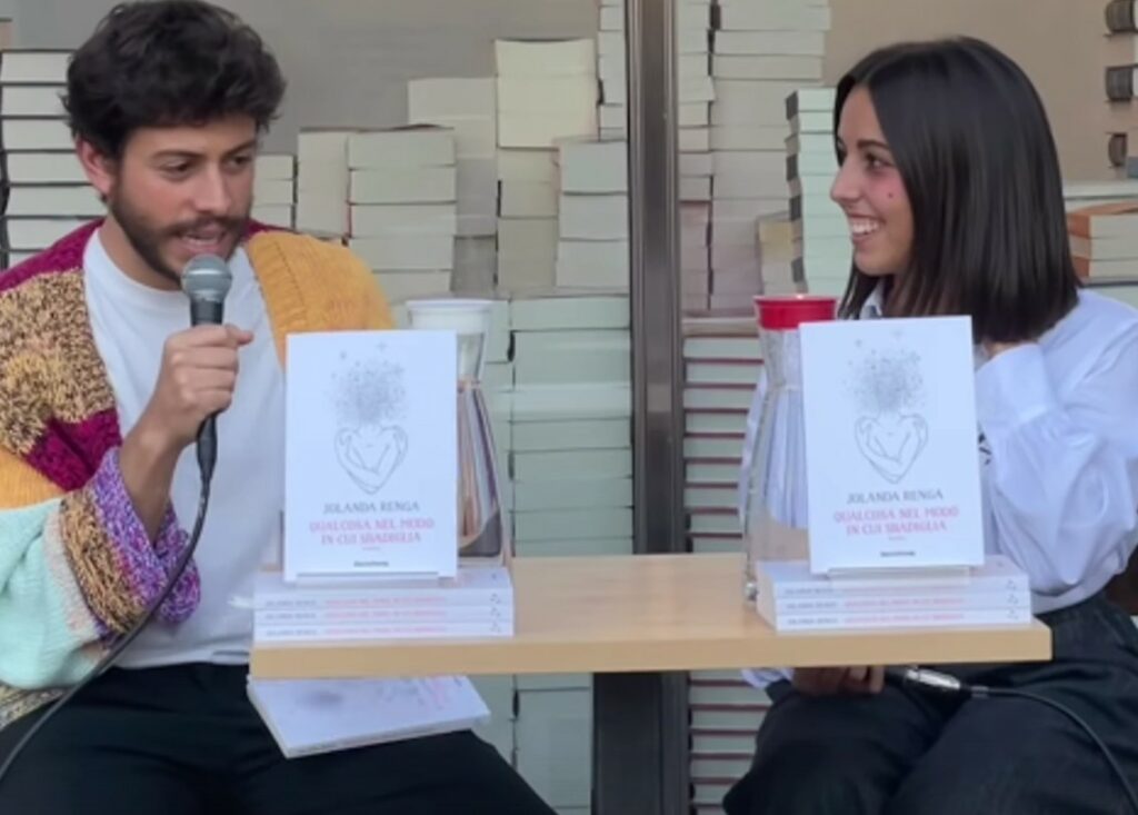 Jolanda Renga, figlia di Ambra Angiolini e Francesco Renga, a soli 19 anni presenta il suo primo libro tra i grattacieli di Milano: guarda Jolanda Renga, figlia di Ambra Angiolini e Francesco Renga, a soli 19 anni presenta il suo primo libro tra i grattacieli di Milano: guarda