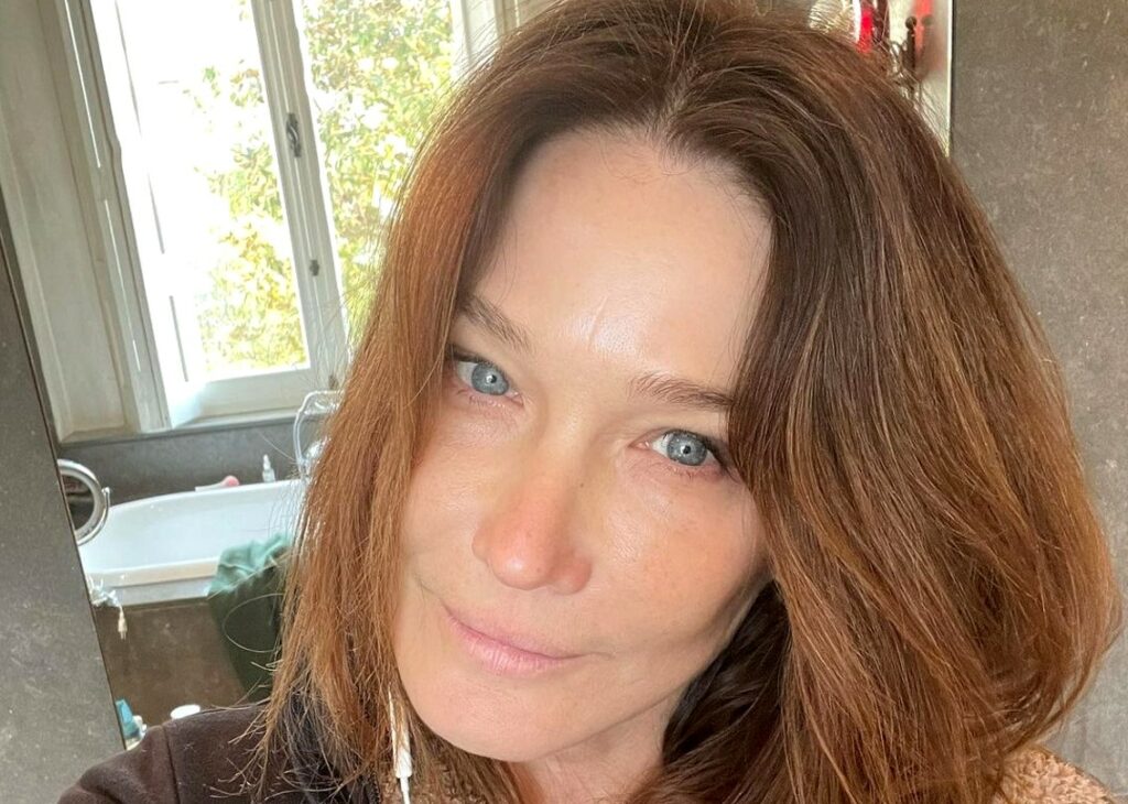 ''Intervento chirurgico, radioterapia, ormoni'': Carla Bruni rivela per la prima volta la lotta contro il tumore ''Intervento chirurgico, radioterapia, ormoni'': Carla Bruni rivela per la prima volta la lotta contro il tumore
