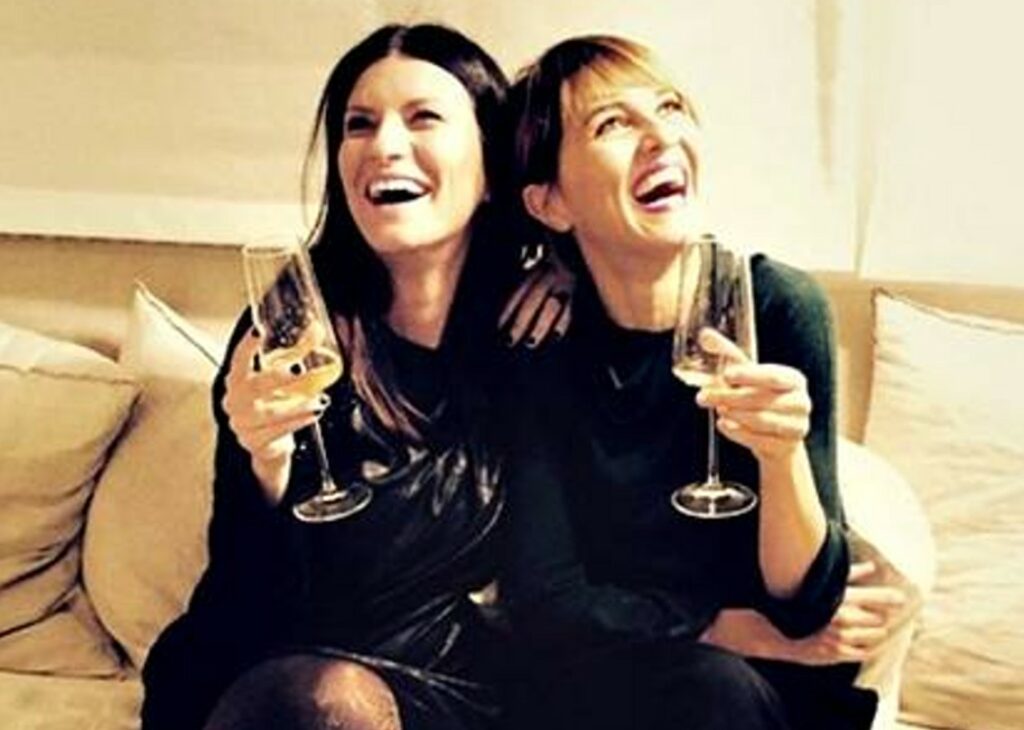 ''A un certo punto Laura Pausini mi è imboccata in casa'': Paola Cortellesi rivela l'assurdo modo in cui è nata l'amicizia con la cantante ''A un certo punto Laura Pausini mi è imboccata in casa'': Paola Cortellesi rivela l'assurdo modo in cui è nata l'amicizia con la cantante