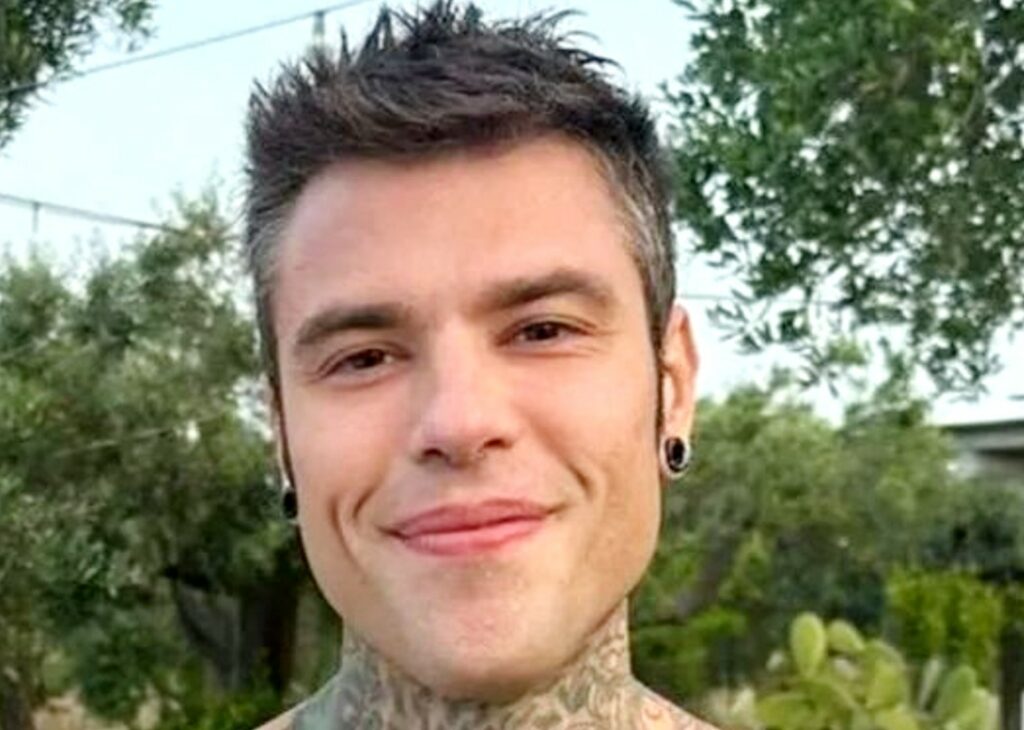 Fedez vivo per miracolo, Chiara Ferragni rientrata di corsa da Parigi: la verità sull'intervento di urgenza del rapper