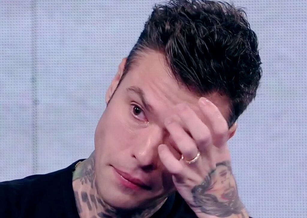Fedez torna per la prima volta in diretta tv dopo i chili persi e il nuovo ricovero: provato e con lacrime agli occhi, il suo racconto Fedez torna per la prima volta in diretta tv dopo i chili persi e il nuovo ricovero: provato e con lacrime agli occhi, il suo racconto