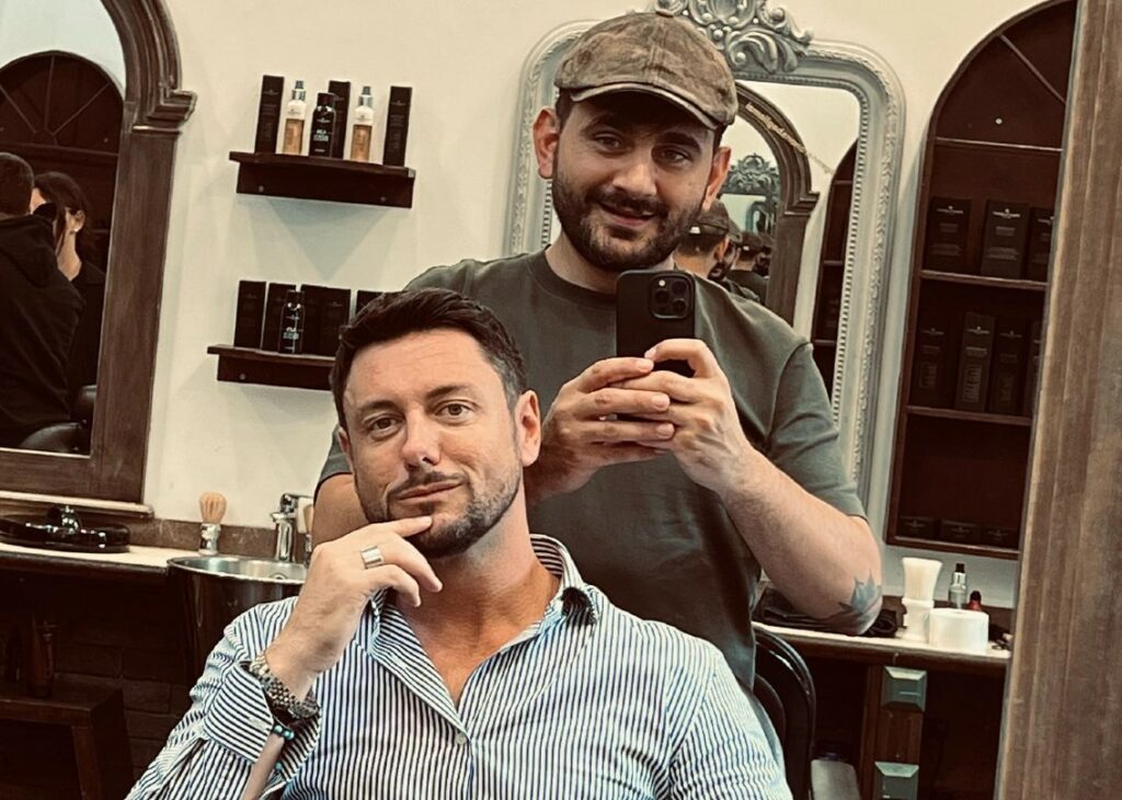 Andrea Giambruno cambia look dopo la fine dell'amore con Giorgia Meloni: taglio netto dal barbiere, foto