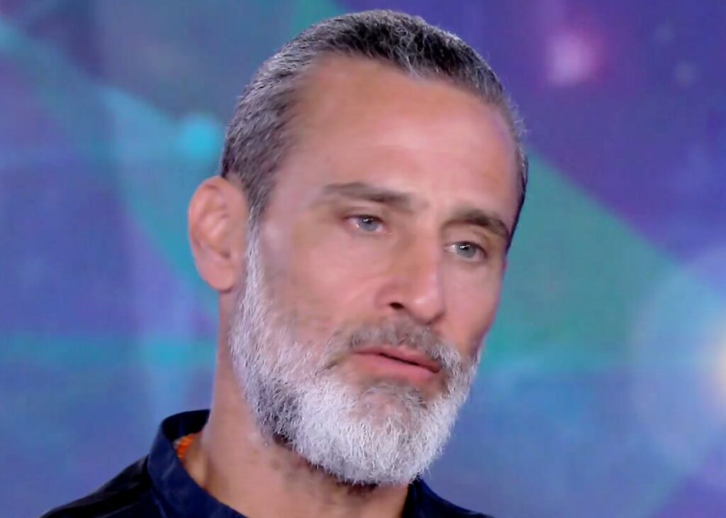 Raz Degan distrutto in tv: ''In Israele giorni da incubo, mio padre non vuole lasciare il kibbutz evacuato'' Raz Degan distrutto in tv: ''In Israele giorni da incubo, mio padre non vuole lasciare il kibbutz evacuato''