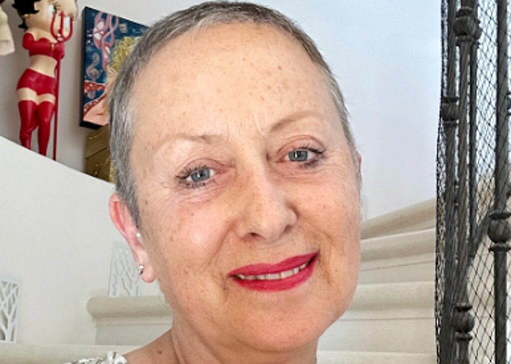 ''Non sapevo dove farmi curare il tumore, Milly Carlucci mi ha salvato la vita'': Carolyn Smith fa una nuova rivelazione sulla sua malattia ''Non sapevo dove farmi curare il tumore, Milly Carlucci mi ha salvato la vita'': Carolyn Smith fa una nuova rivelazione sulla sua malattia