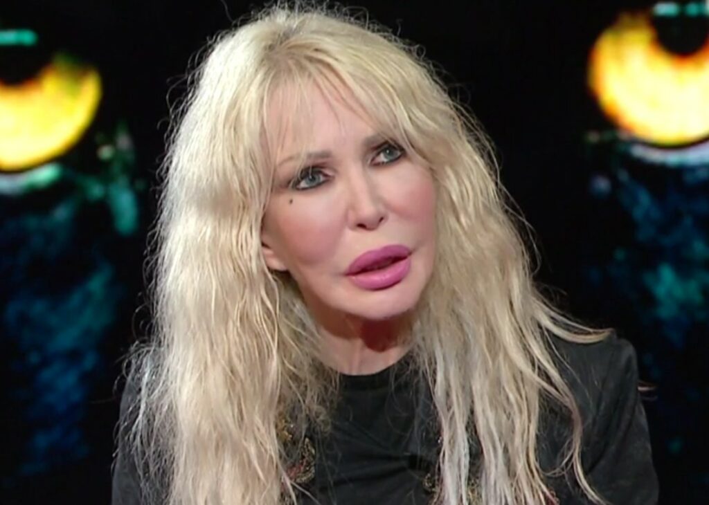 ''Ho rifatto tutta la faccia, iniziando a 16 anni'': la confessione di Ivana Spagna ''Ho rifatto tutta la faccia, iniziando a 16 anni'': la confessione di Ivana Spagna