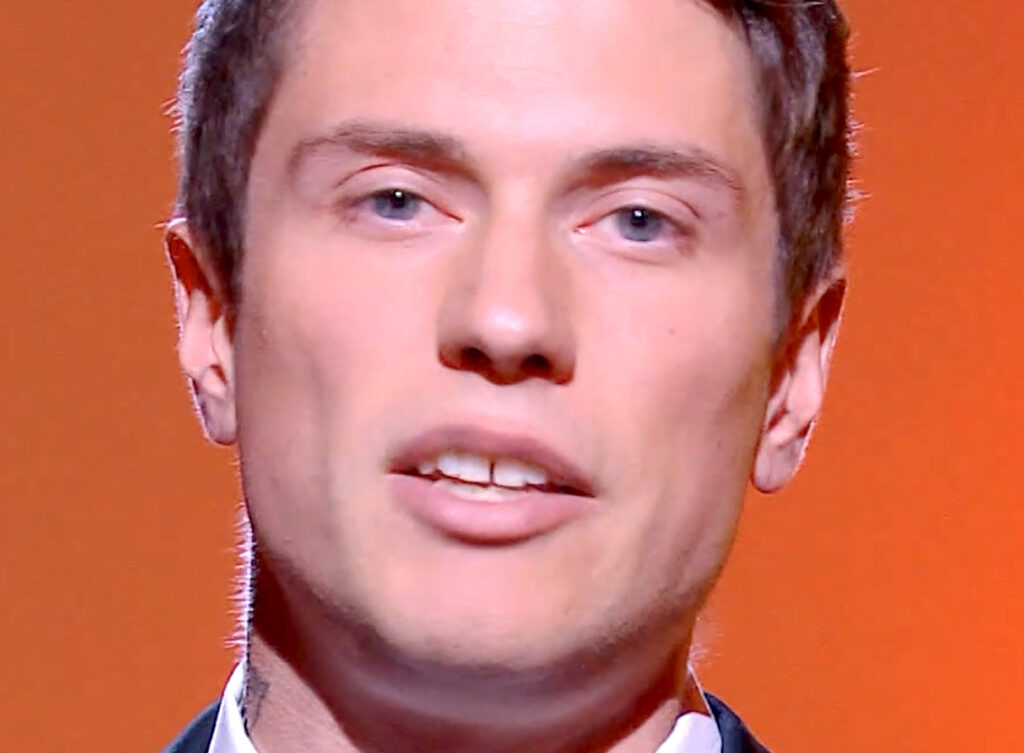 ''Alle 4.30 del mattino ero steso sul pavimento a fissare una parete'': Benjamin Mascolo a Le Iene racconta la spietatezza della tossicodipendenza ''Alle 4.30 del mattino ero steso sul pavimento a fissare una parete'': Benjamin Mascolo a Le Iene racconta la spietatezza della tossicodipendenza