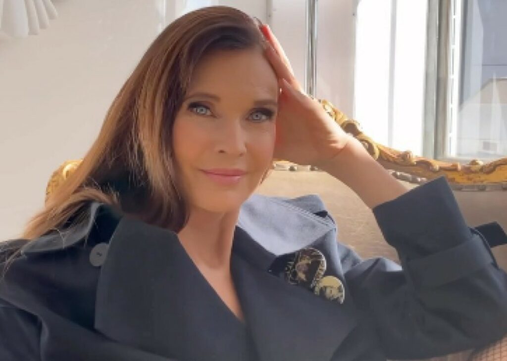 La modella Carol Alt a 62 anni apre un profilo sul social hot OnlyFans: ''Ci saranno foto di nudo''