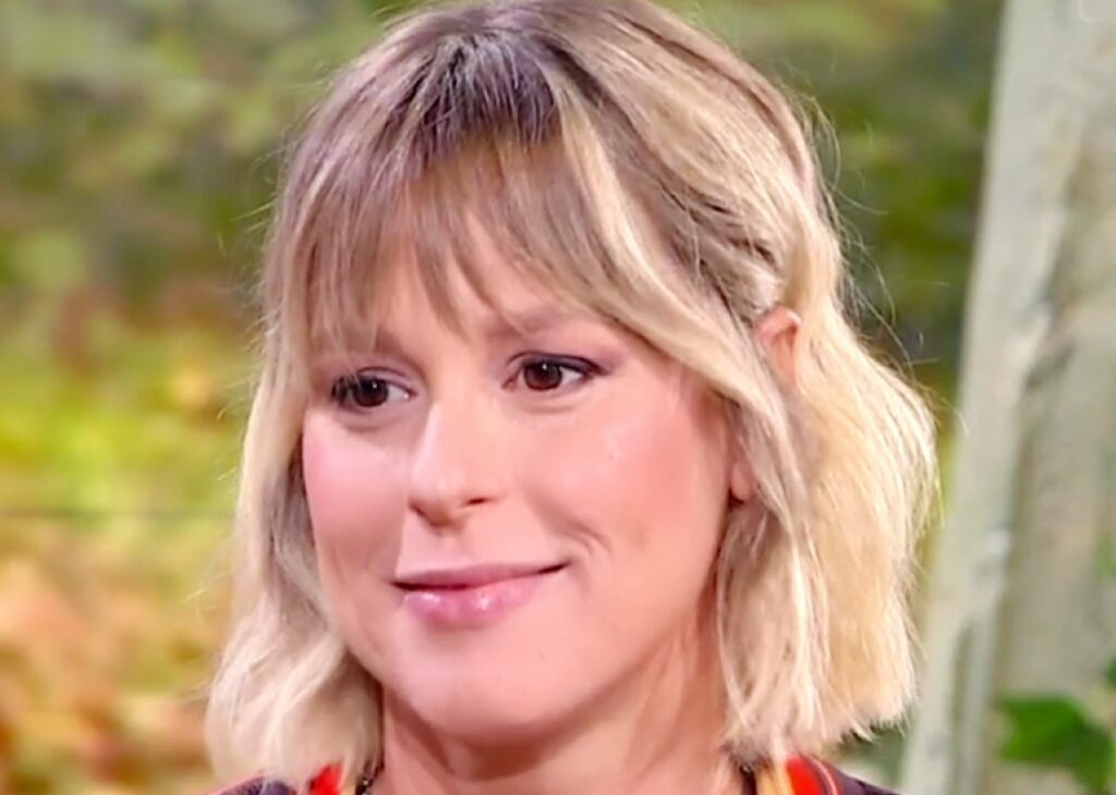 Federica Pellegrini al nono mese di gravidanza torna in tv per Antonella Clerici: ''Importante mia figlia sia sportiva'' Federica Pellegrini al nono mese di gravidanza torna in tv per Antonella Clerici: ''Importante mia figlia sia sportiva''