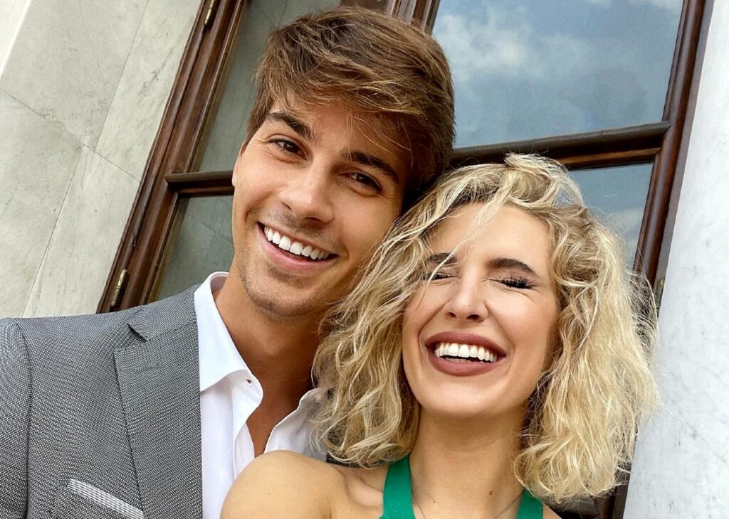 ''Stiamo uscendo insieme'': Lorenzo Tano, figlio di Siffredi, rivela in che rapporti è con la sua insegnante di 'Ballando con le Stelle' ''Stiamo uscendo insieme'': Lorenzo Tano, figlio di Siffredi, rivela in che rapporti è con la sua insegnante di 'Ballando con le Stelle'