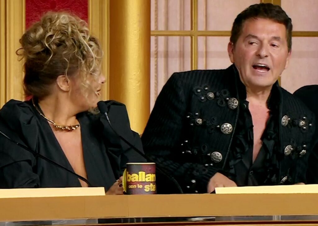 ''Prenderò il tuo posto in giuria'': Teo Mammucari attacca Selvaggia Lucarelli in diretta a 'Ballando', replica al vetriolo ''Prenderò il tuo posto in giuria'': Teo Mammucari attacca Selvaggia Lucarelli in diretta a 'Ballando', replica al vetriolo