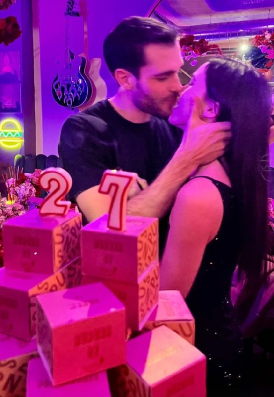 Aurora Ramazzotti festeggia il esimo compleanno con mamma Michelle papà Eros e altri amici