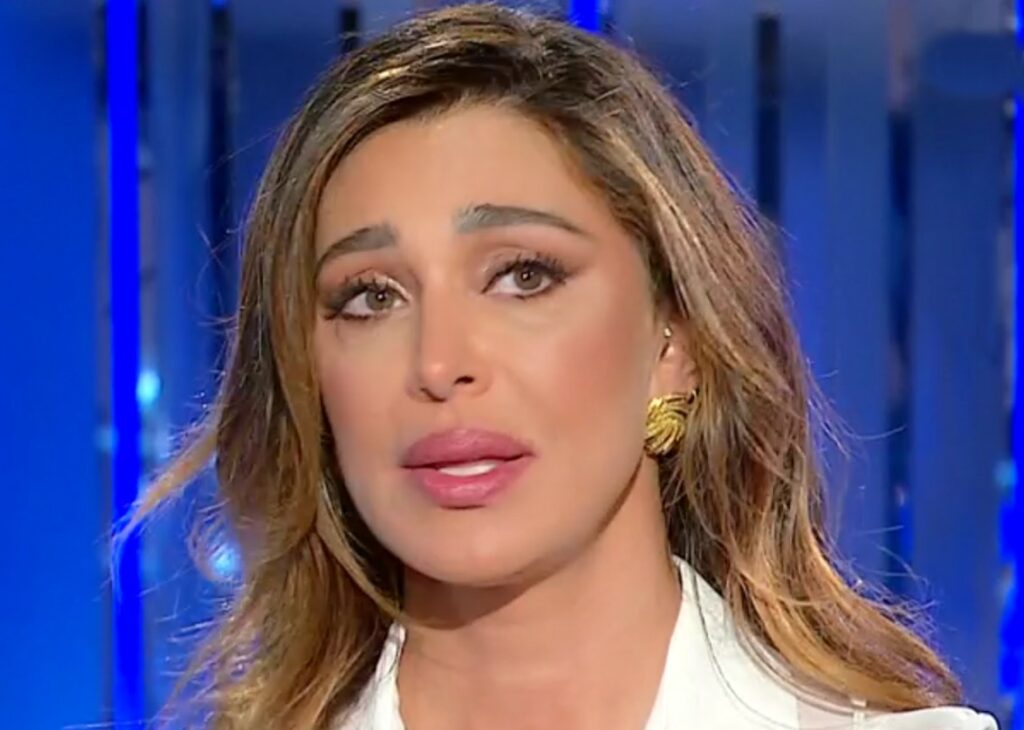 ''Basta una camicia bianca per sembrare una santa'': vip commentano l'intervista-bomba di Belen, da Paola Ferrari a Fiorello e Lucarelli, cos'hanno detto ''Basta una camicia bianca per sembrare una santa'': vip commentano l'intervista-bomba di Belen, da Paola Ferrari a Fiorello e Lucarelli, cos'hanno detto