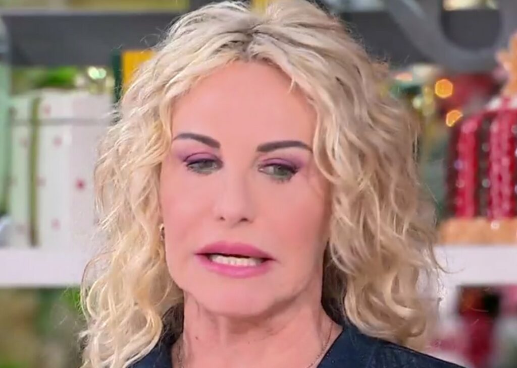 Antonella Clerici si fa improvvisamente serissima a 'E' sempre mezzogiorno': ''E' stata una battuta infelice, non mi sono scusata abbastanza''