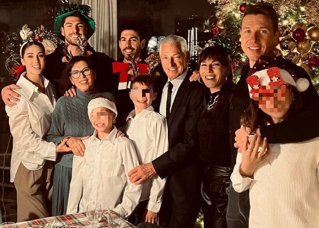 Francesco Moser e l'ex moglie si riuniscono a Milano per la cena con il figlio Ignazio e Cecilia Rodriguez: foto