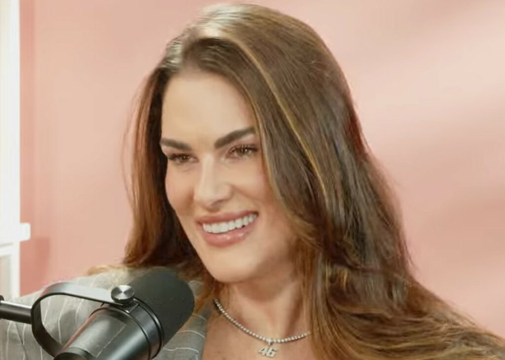 ''Sesso nel paddock con Valentino? Sì è capitato anche nei weekend di gara'': la confessione della compagna di Rossi ''Sesso nel paddock con Valentino? Sì è capitato anche nei weekend di gara'': la confessione della compagna di Rossi