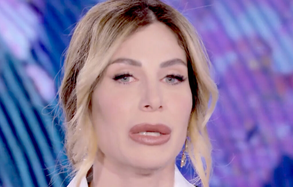 ''Il danno è permanente'': Paola Caruso in lacrime in tv rivela che il figlio non migliora dopo l’intervento chirurgico