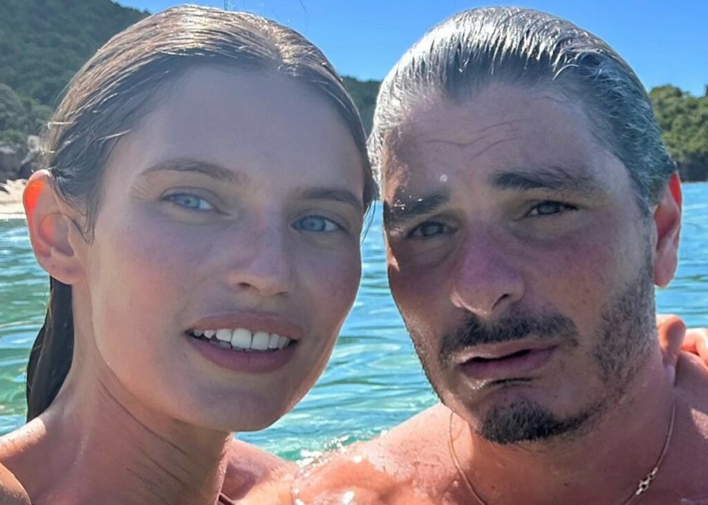 Bianca Balti presenta il suo nuovo fidanzato su Instagram: ecco la foto insieme durante le vacanze di Natale Bianca Balti presenta il suo nuovo fidanzato su Instagram: ecco la foto insieme durante le vacanze di Natale