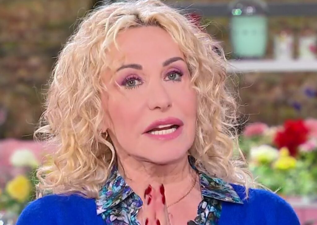 ''E' stato coinvolto in un fatto di cronaca, ha deciso di stare a casa'': la Clerici annuncia in diretta l'assenza di Lorenzo Biagiarelli ''E' stato coinvolto in un fatto di cronaca, ha deciso di stare a casa'': la Clerici annuncia in diretta l'assenza di Lorenzo Biagiarelli