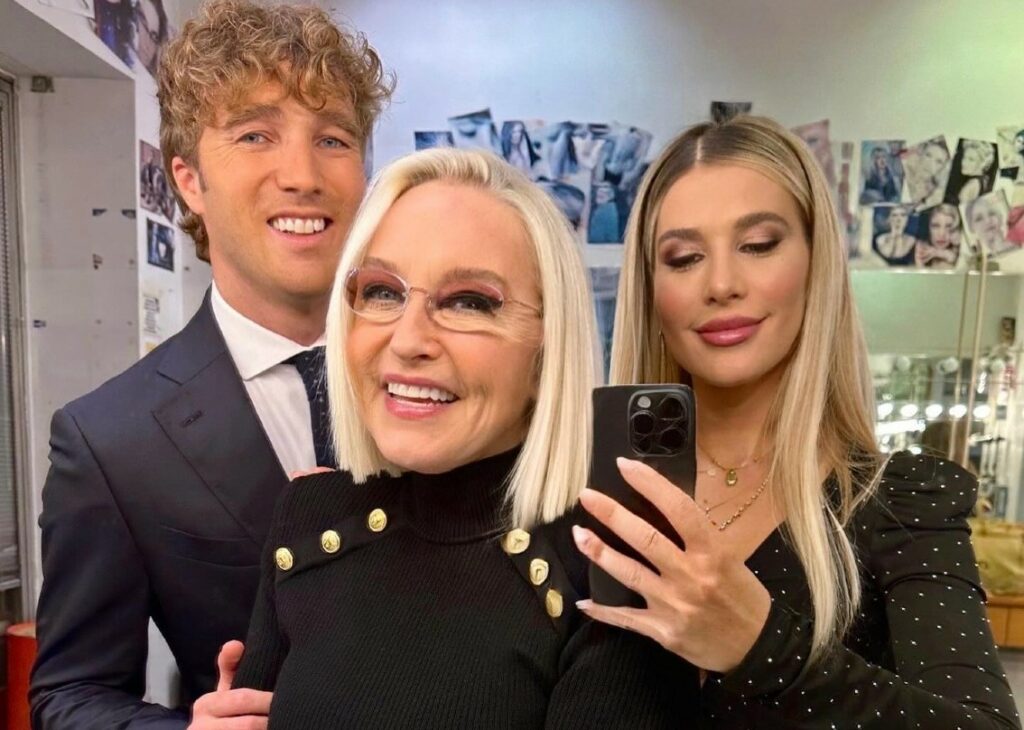 ''Ho deciso di sposarmi quest'anno perché voglio avere mamma al mio fianco'': Paolo Ciavarro parla delle nozze e della malattia del genitore