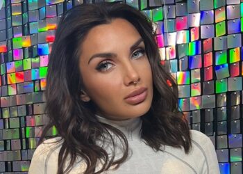 Elettra Lamborghini seguita da quattro investigatori privati, prelevato il suo Dna dalla saliva su una cannuccia: l'incredibile racconto