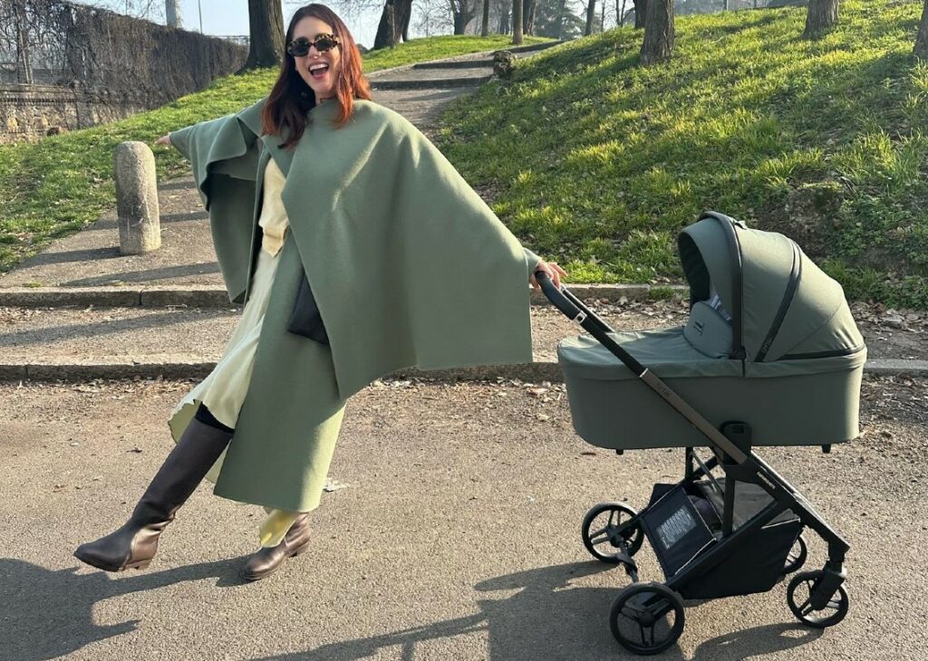 Miriam Leone neomamma elegantissima in verde, sfida il freddo di Milano per la passeggiata in pendant con la carrozzina: foto Miriam Leone neomamma elegantissima in verde, sfida il freddo di Milano per la passeggiata in pendant con la carrozzina: foto