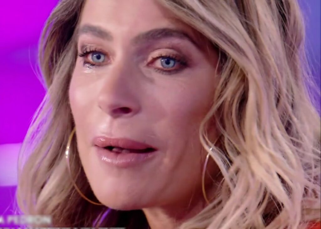 ''Alla laurea ho sentito la presenza di mio padre e di mia sorella'': Eleonora Pedron parla dei familiari scomparsi e piange in tv