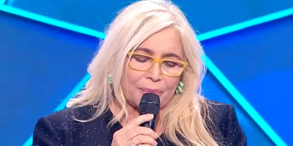 ''Sto male, soffro, ho pianto molto in questi giorni'': Mara Venier rompe il silenzio dopo le polemiche del weekend ''Sto male, soffro, ho pianto molto in questi giorni'': Mara Venier rompe il silenzio dopo le polemiche del weekend