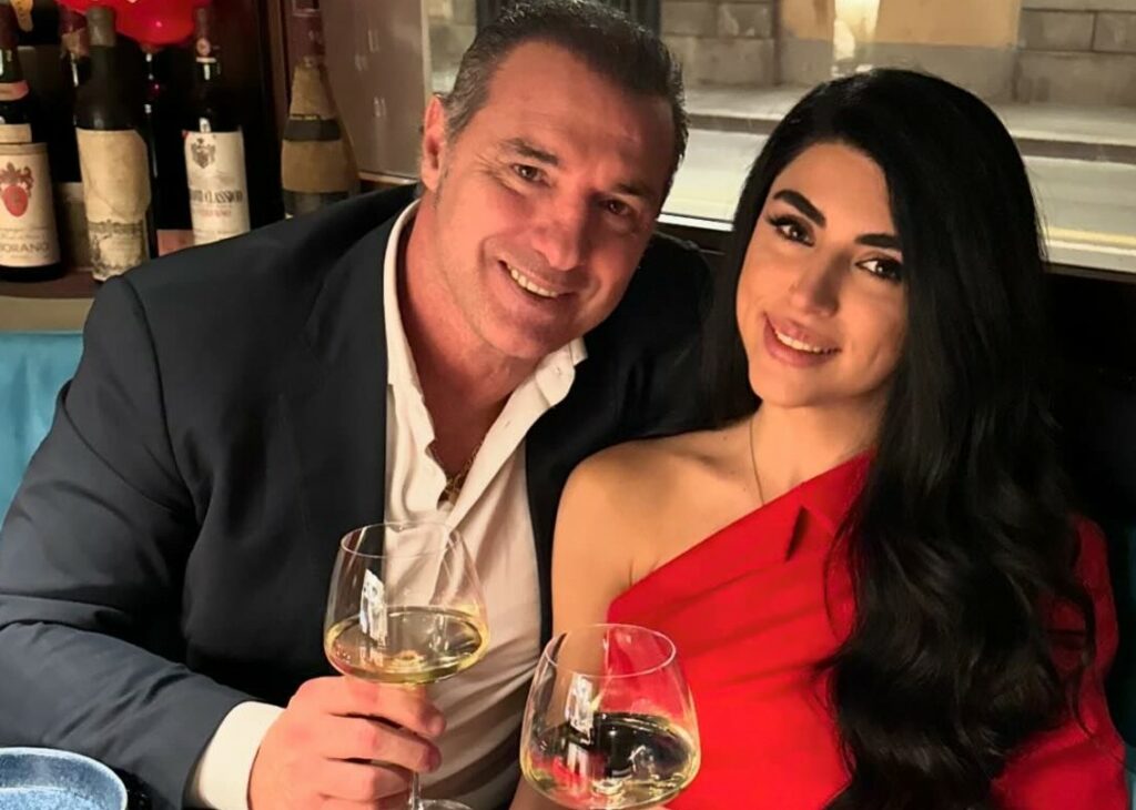 Lorenzo Amoruso, ex di Manila Nazzaro, ha ritrovato l'amore con una ragazza che ha 20 anni meno di lui: le prime foto insieme Lorenzo Amoruso, ex di Manila Nazzaro, ha ritrovato l'amore con una ragazza che ha 20 anni meno di lui: le prime foto insieme