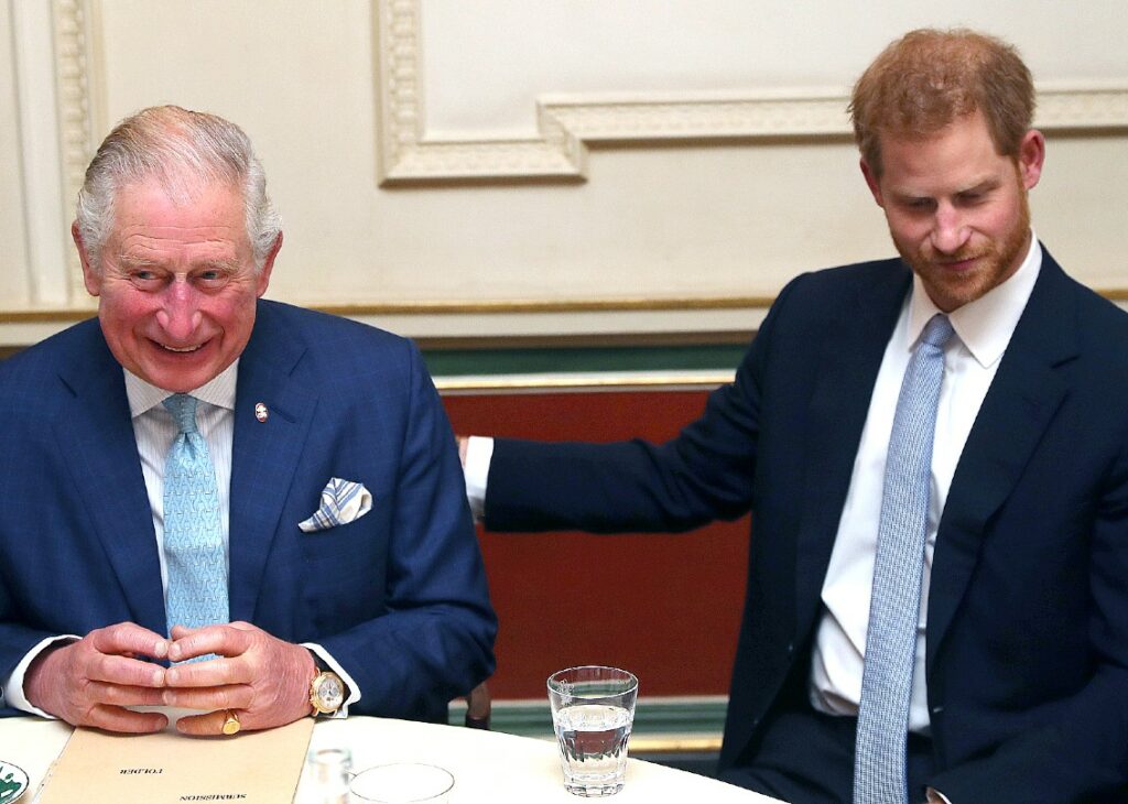 Harry e Re Carlo, l’incontro faccia a faccia dopo 16 mesi e la scoperta della malattia è avvenuto: ecco com’è andata Harry e Re Carlo, l’incontro faccia a faccia dopo 16 mesi e la scoperta della malattia è avvenuto: ecco com’è andata