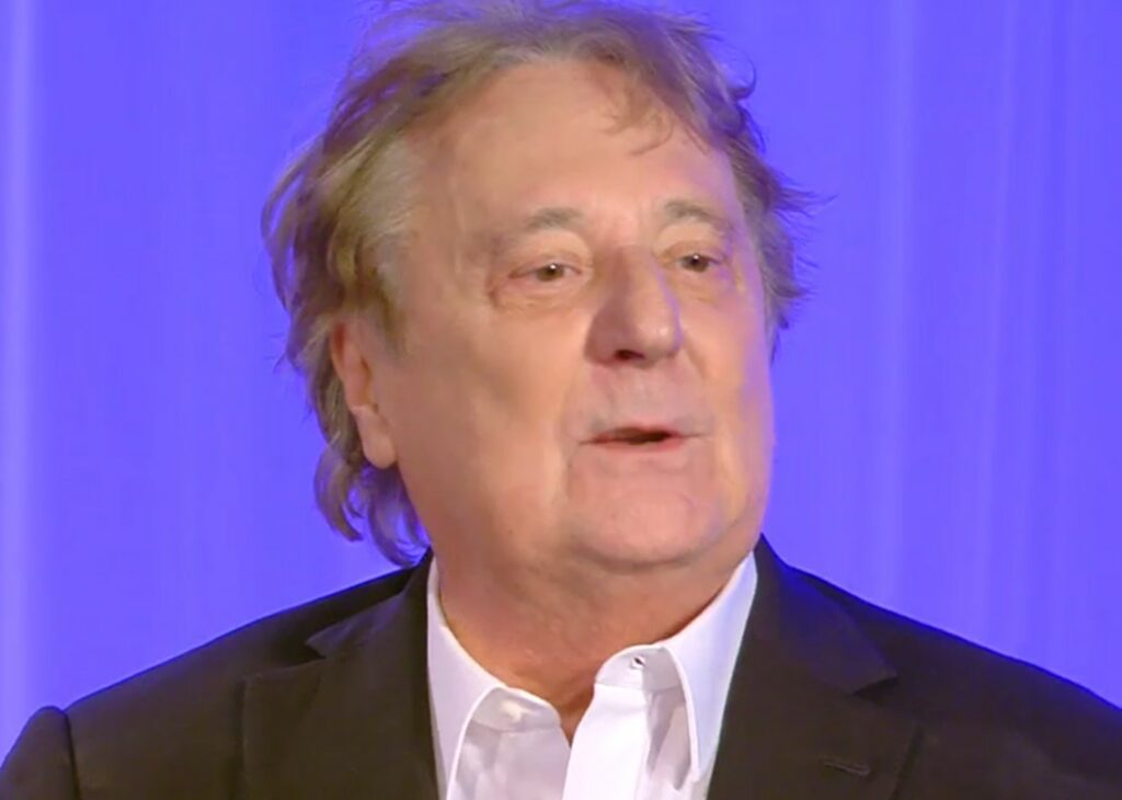 ''Ho pianto per tre giorni, non riuscivo a smettere'': Enzo Iacchetti confessa come ha reagito alla morte di Maurizio Costanzo